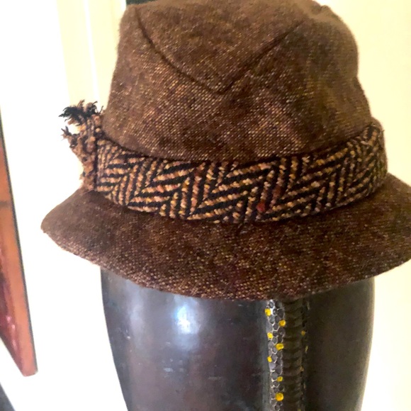 NWOT Jennifer Ouellette silk tweed bucket hat - Picture 4 of 4